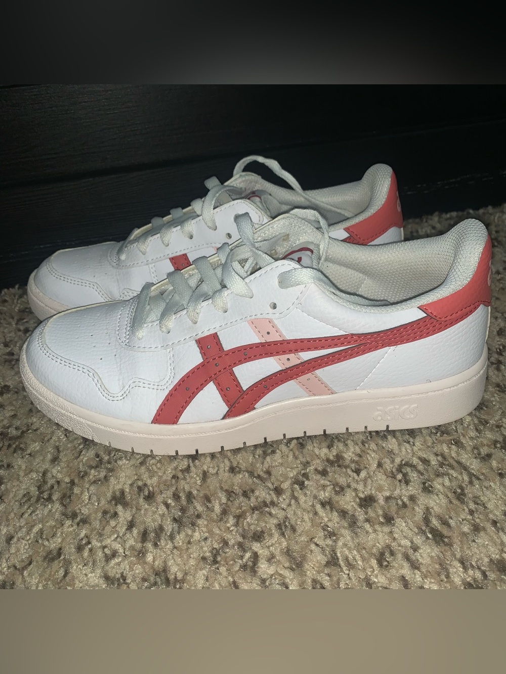 Sneakers - Picture 2 of 4